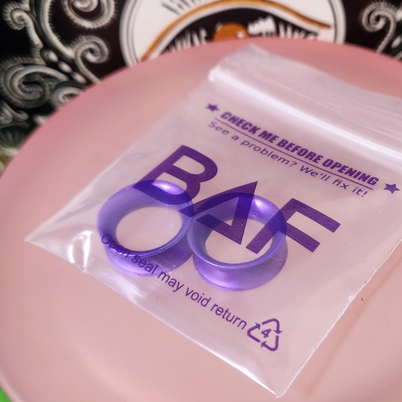 Royal Purple 1/2" Tunnels Plugs - Picture 3 of 6